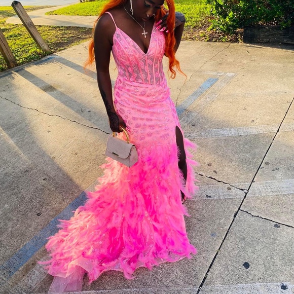 Prom dress - Picture 1 of 4